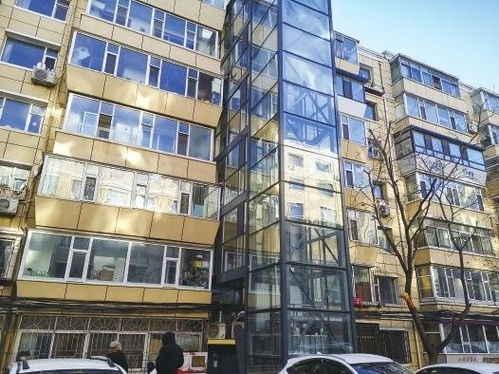 長春科技花園小區一居民樓加裝電梯正式交付使用